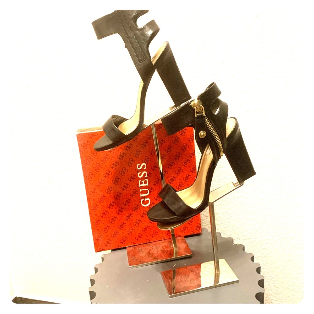 $89🔥Black leather Guess sandals size 8 US